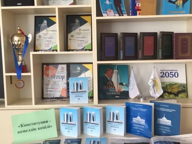 Алматы Технология және Флористика Колледжі кітапханасында 19-39, 19-47, 19-49 группа студенттерімен 