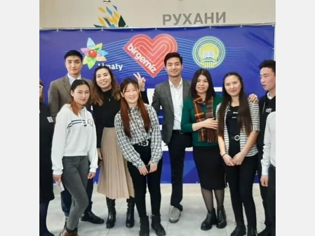 Жамбыл атындағы жастар мен жасөспірімдер кітапxанасында 